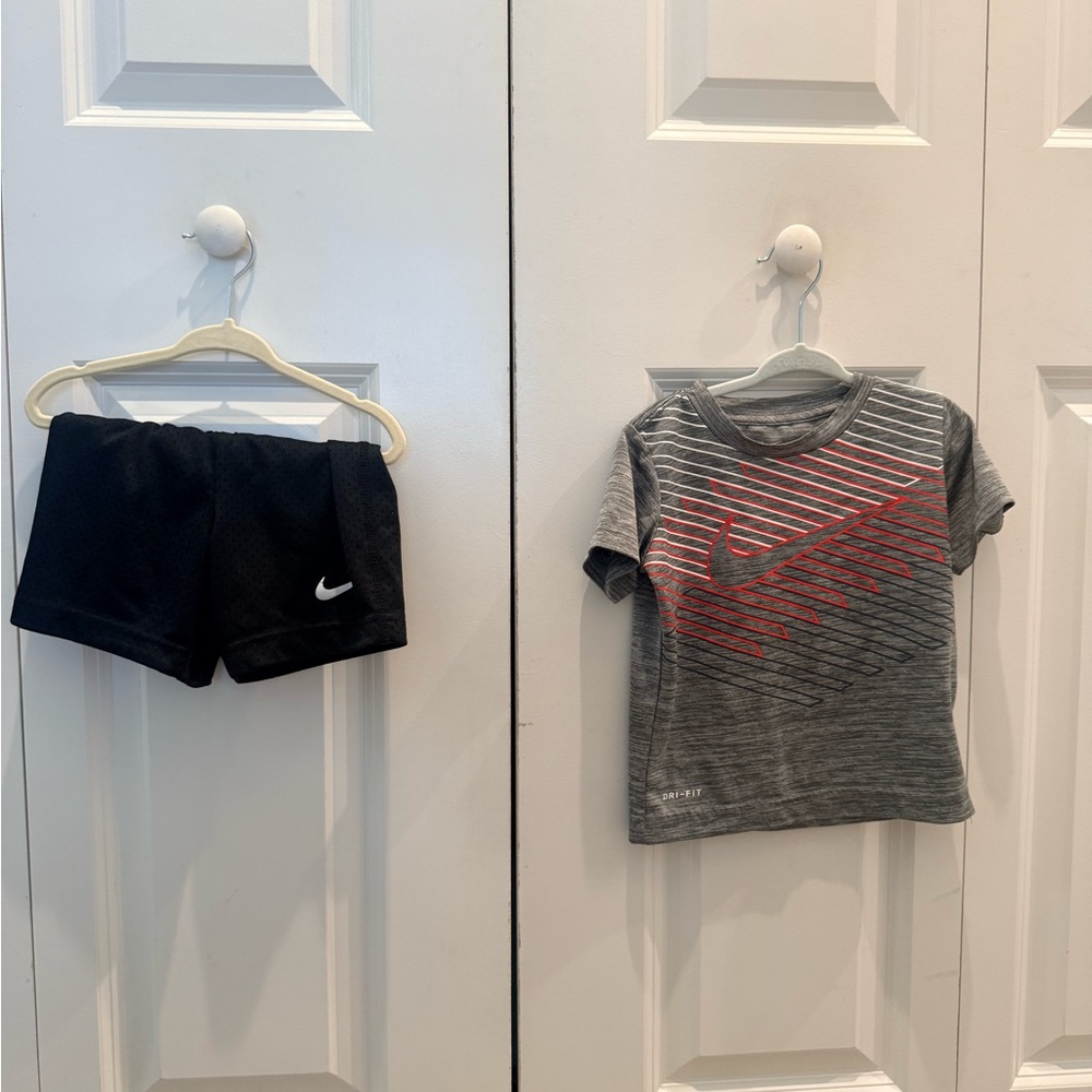 Nike Kids Gray and Black T-Shirt and Shorts Set 2t